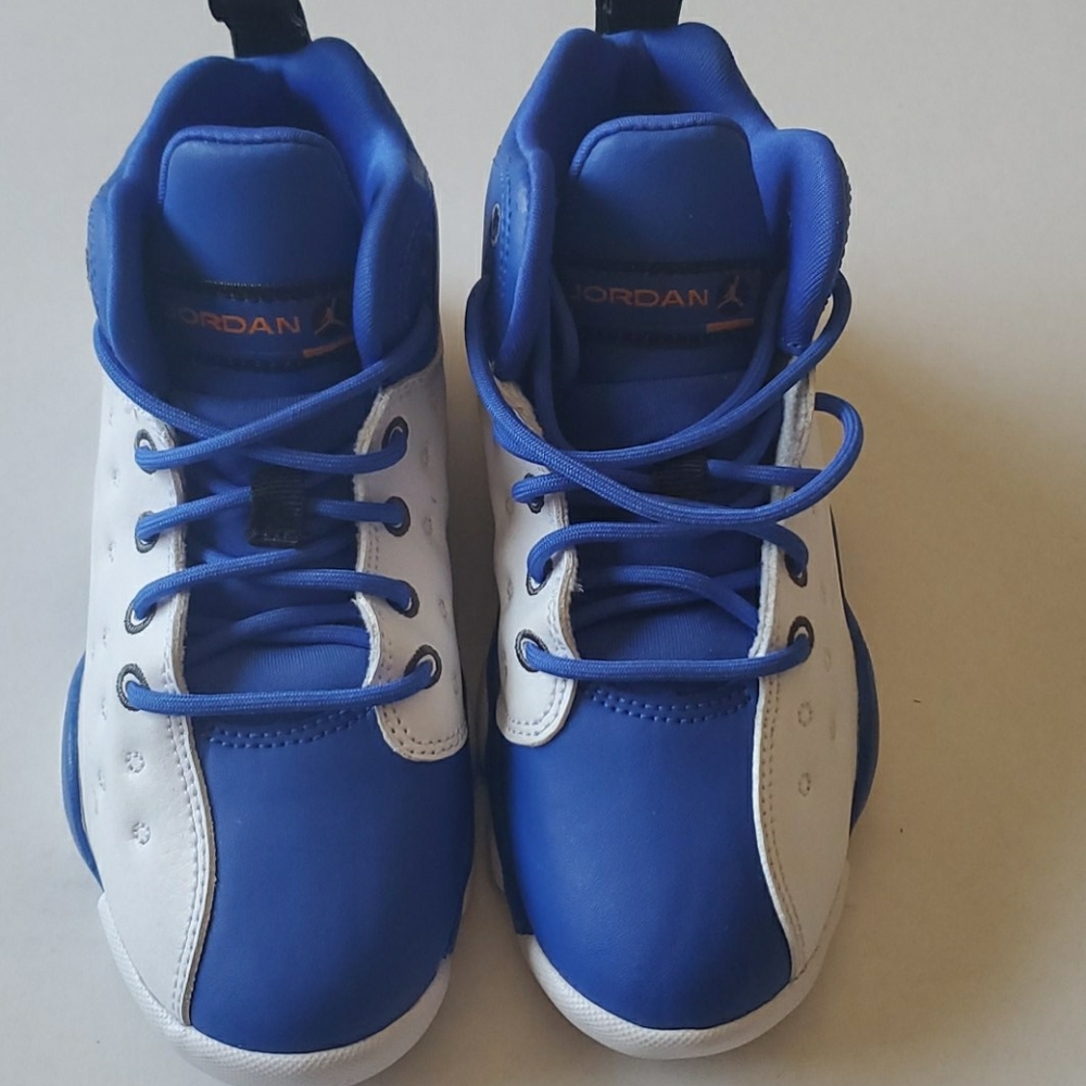 Kids sneakers